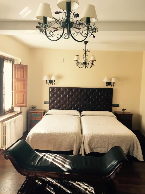 Hostal El Resbalon Cervera De Pisuerga Bagian luar foto