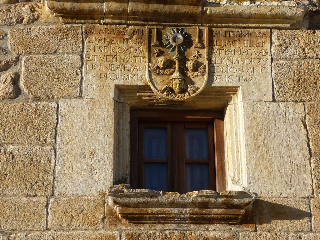 Hostal El Resbalon Cervera De Pisuerga Bagian luar foto