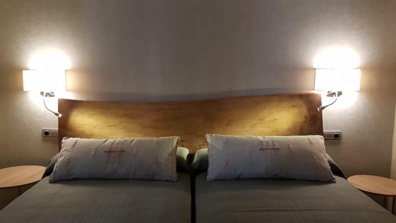 Hostal El Resbalon Cervera De Pisuerga Bagian luar foto