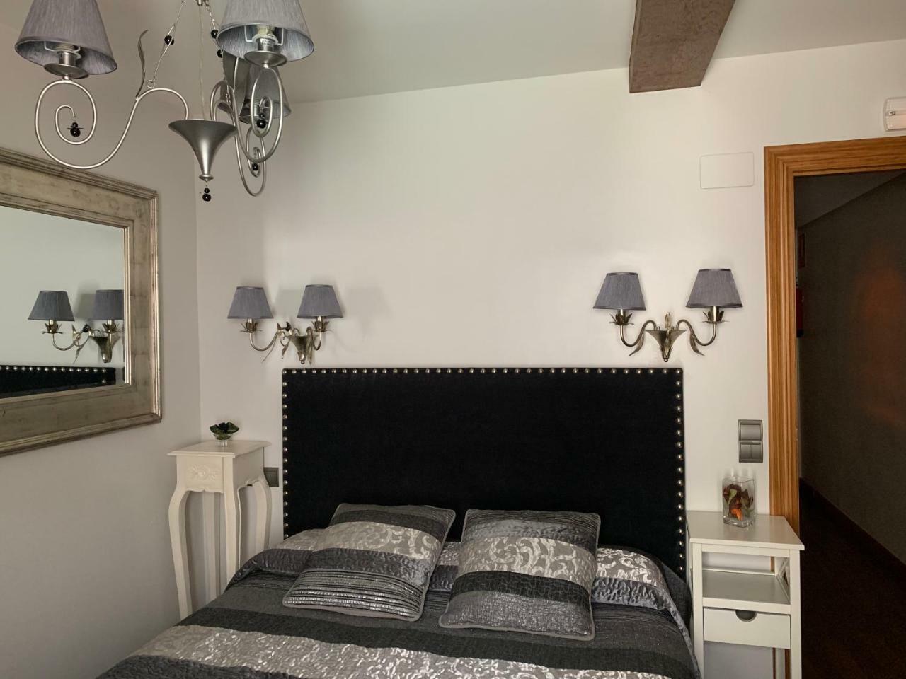 Hostal El Resbalon Cervera De Pisuerga Bagian luar foto