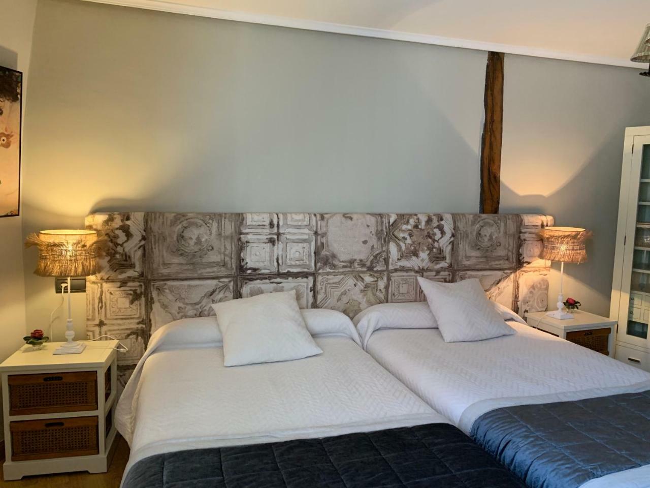 Hostal El Resbalon Cervera De Pisuerga Bagian luar foto