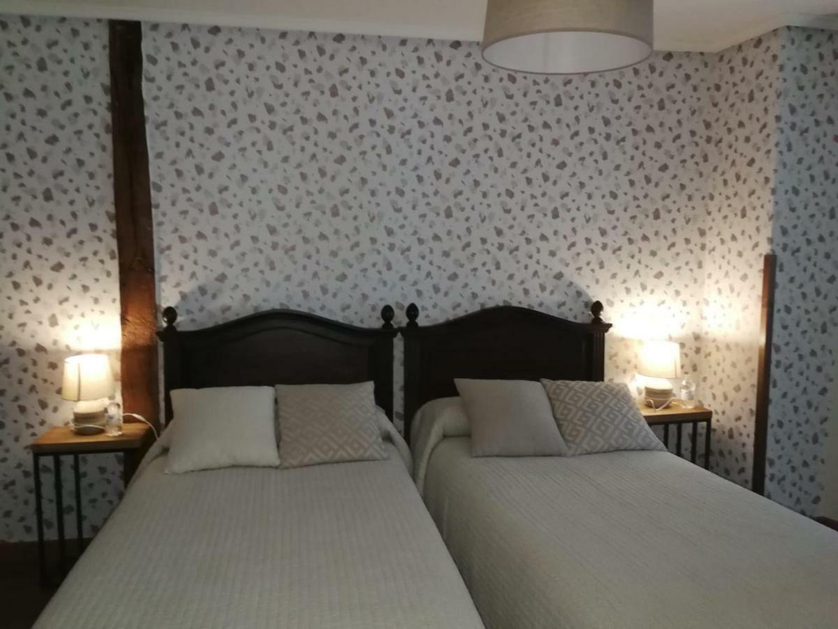 Hostal El Resbalon Cervera De Pisuerga Bagian luar foto