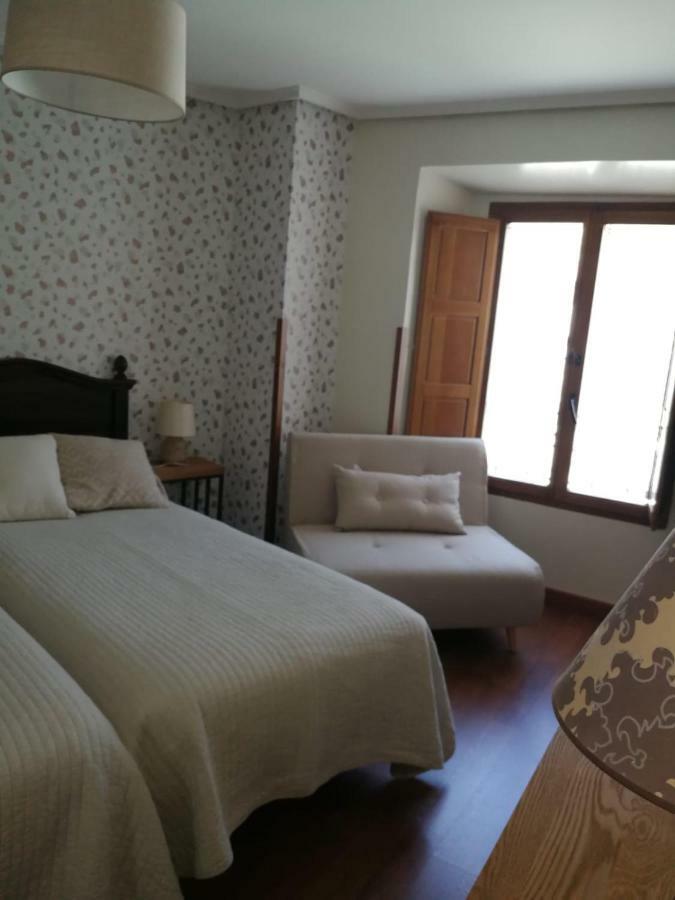 Hostal El Resbalon Cervera De Pisuerga Bagian luar foto